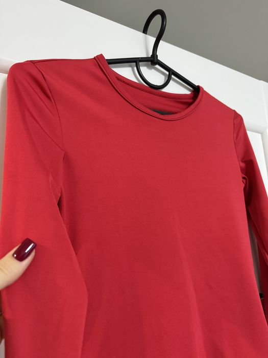 Червоний лонг ,дуже приємний до тіла .