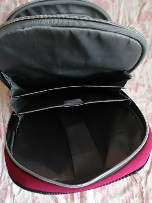 Plecak wielofunkcyjny czerwony.