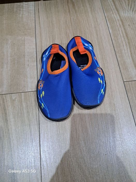 Oddam buty na basen