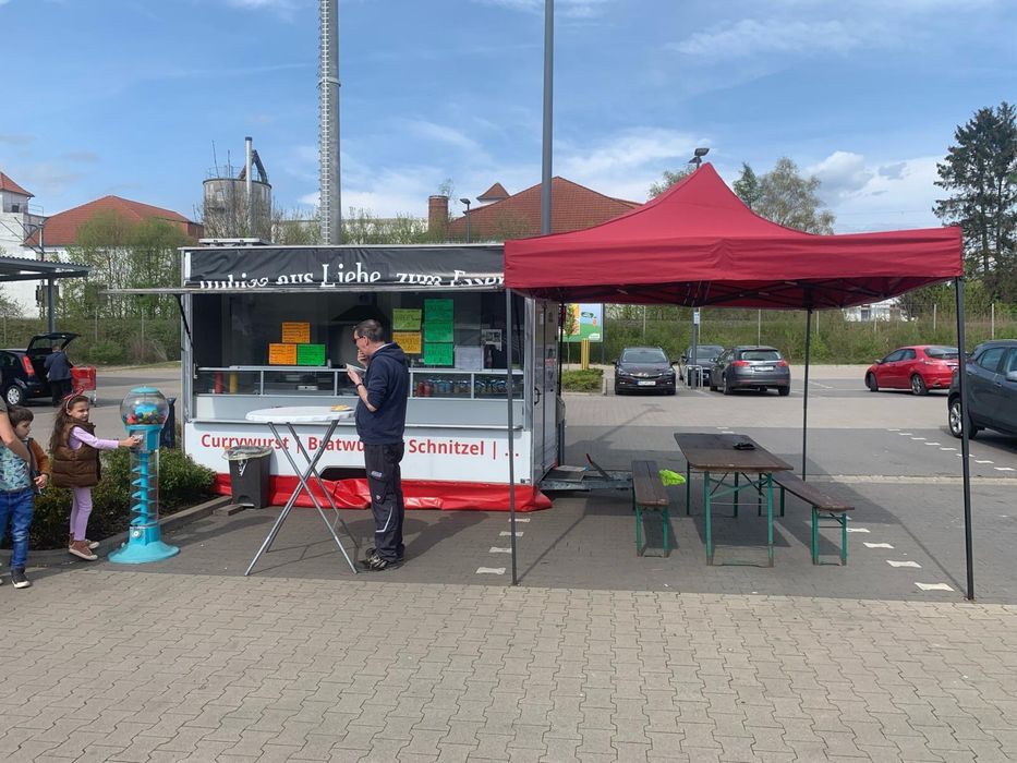 2 Przyczepy gastronomiczne w pelni wyposażone