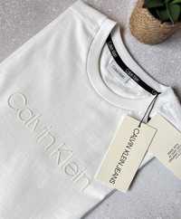 Новинка футболка від Calvin Klein