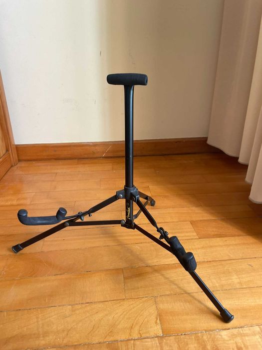 Conjunto Guitarra Fender Squier + Amplificador SP-10 + Acessórios