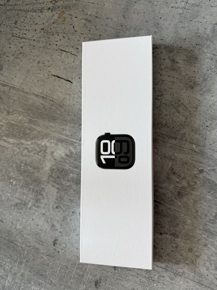nowy smartwatch srebny