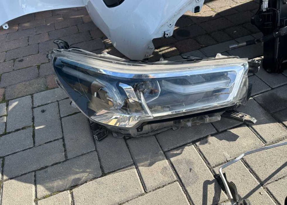 Разборка Toyota Hilux корпус повітряного фільтра