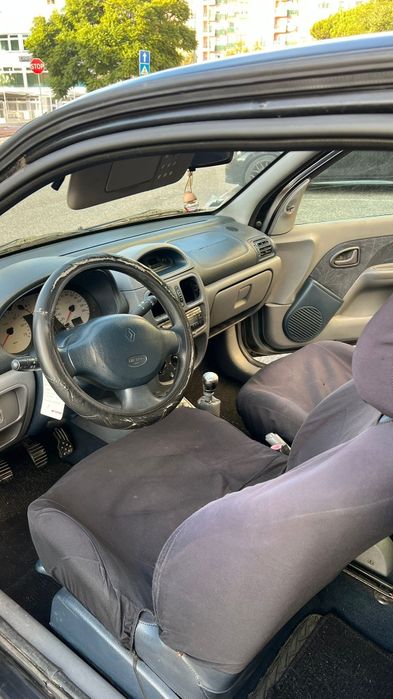 Carro renault clio