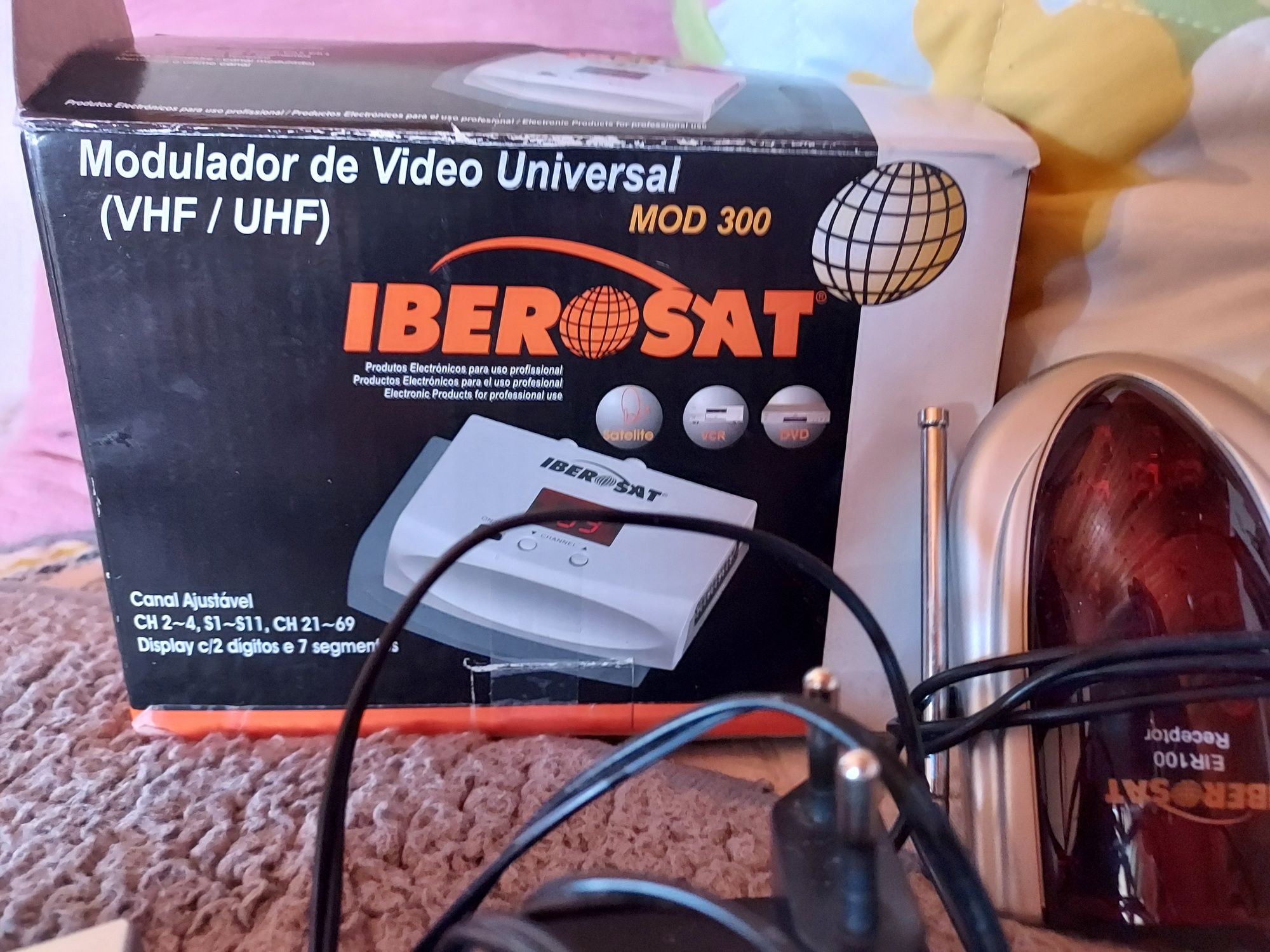 Vendo Modulador de Video Universal mod300 Iberosat e raspetivas antena