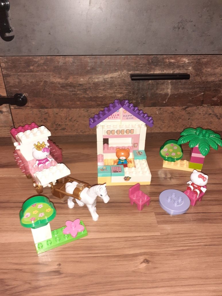 Klocki Hello Kitty bar plażowy, kareta księżniczki Lego Duplo GRATIS