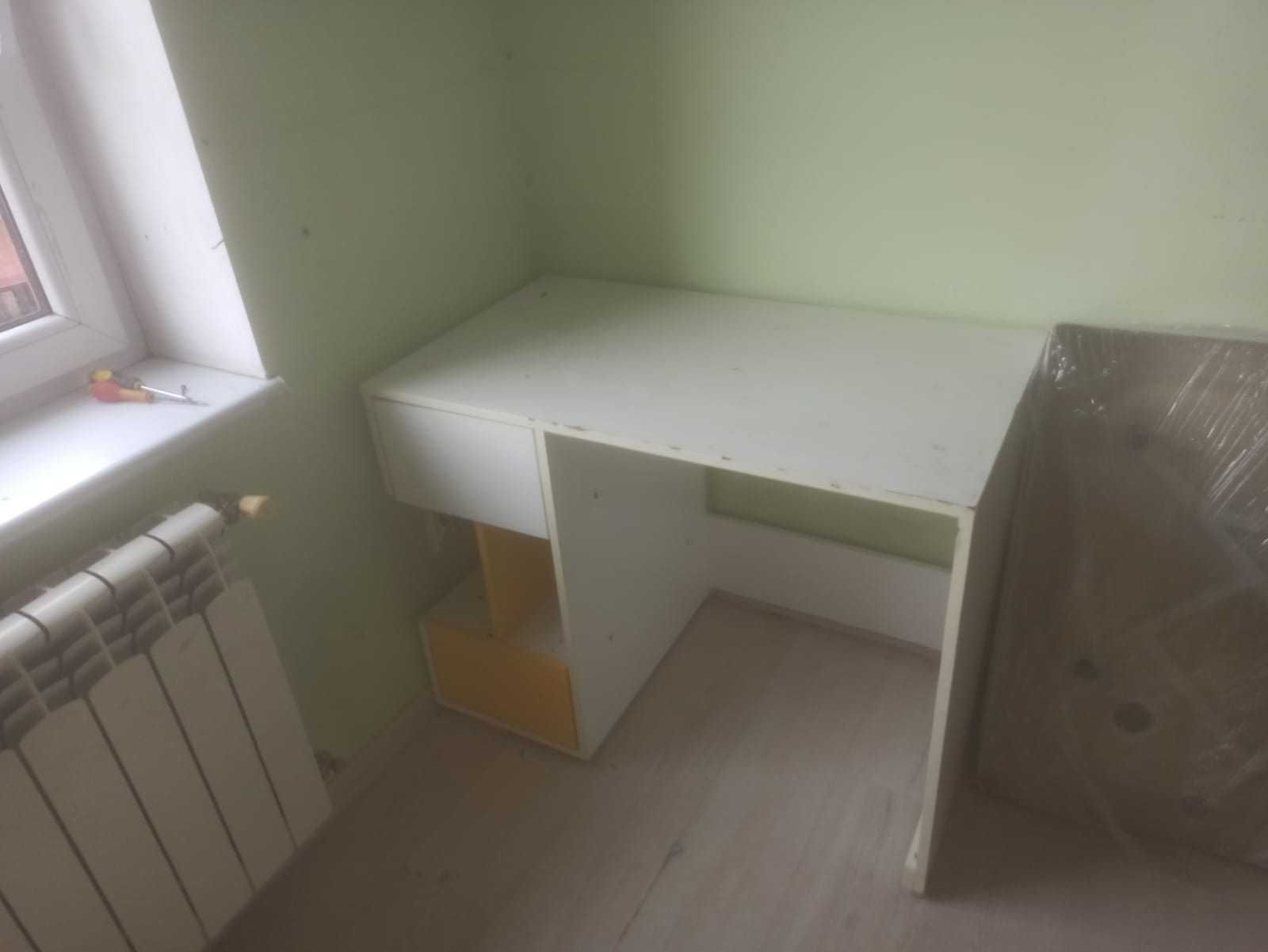 Szafa i łóżko młodzieżowe biurko zestaw