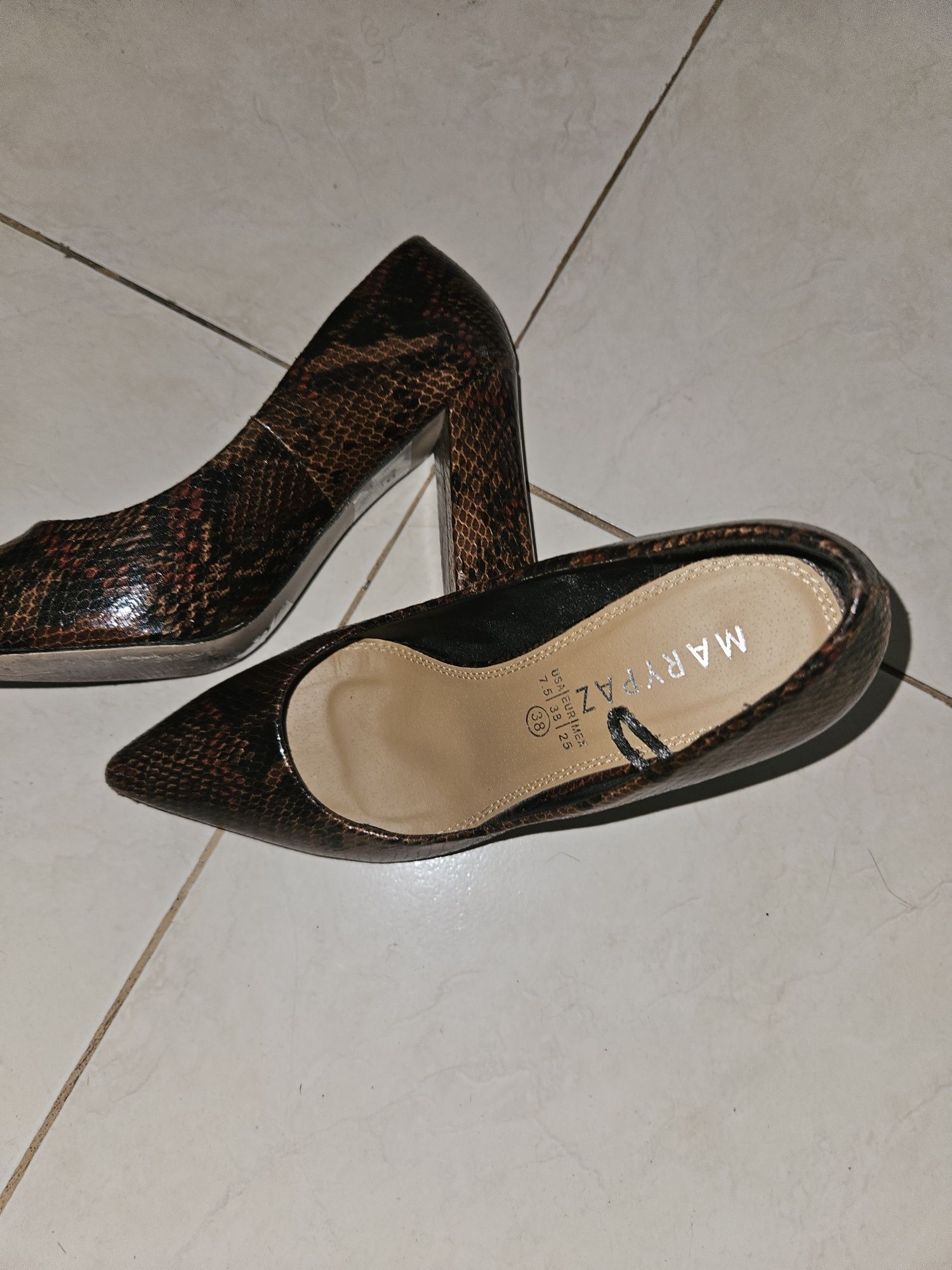 Sapatos senhora 38