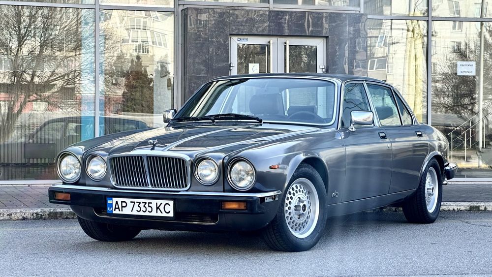 Продам эксклюзивный Jaguar XJ12 Daimler