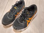 Adidasy halówki Asics rozmiar 38