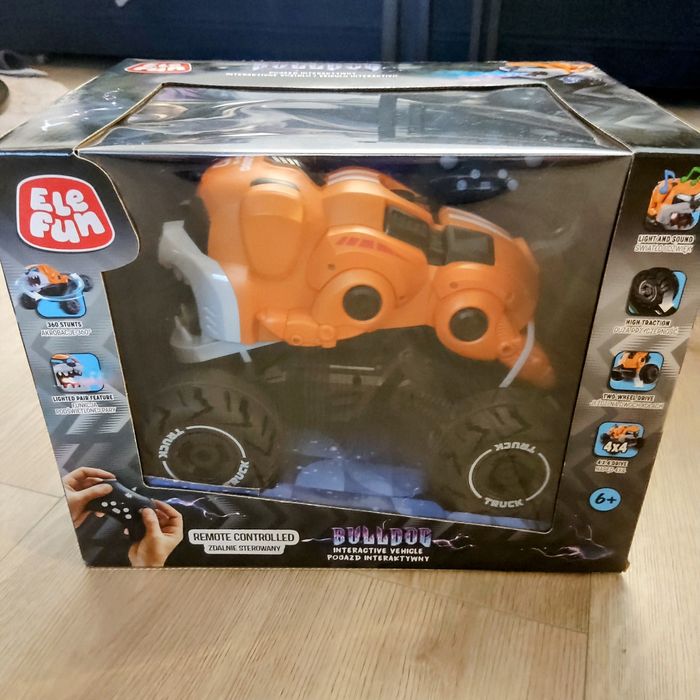 Elefun Interaktywny pojazd kaskaderski zdalnie sterowany buldog! Mega!