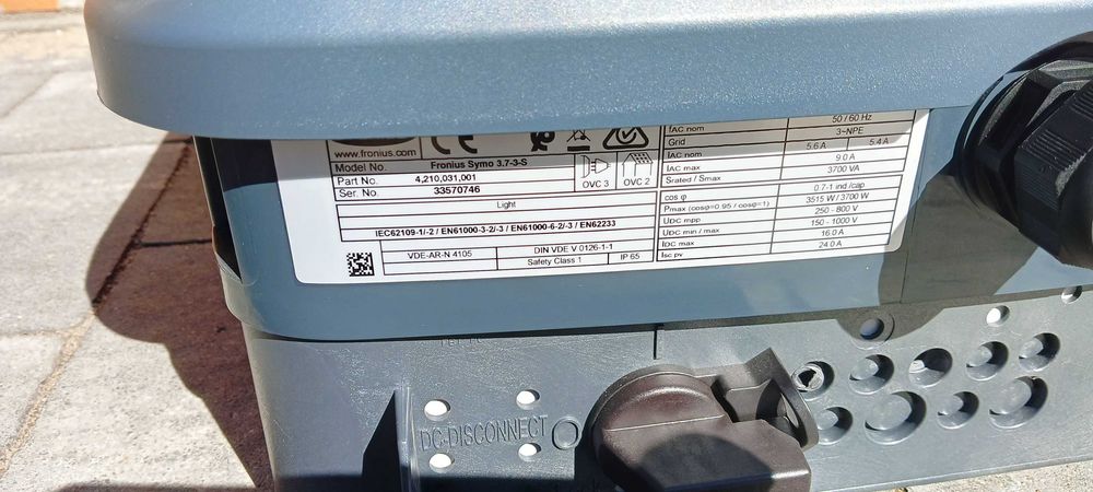 Fronius symo 3.7-3-S.    3700W