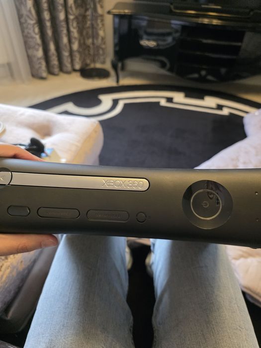 Xbox 360 120gb + джойстик + 7 игр