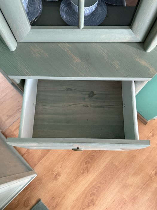 Szafka narozna z witryna “Retro” BRW black red white