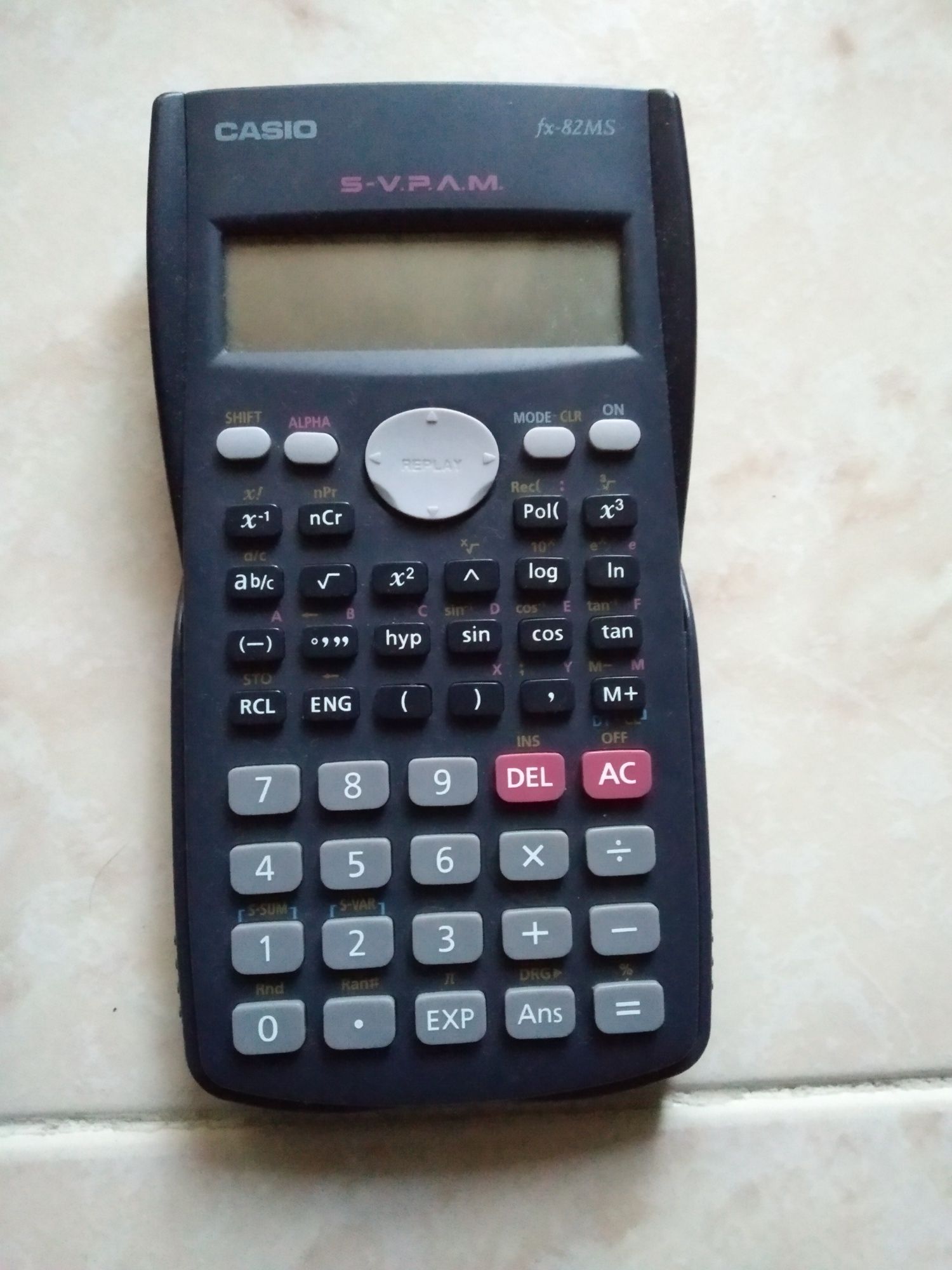 Calculadora Científica CASIO fx82MS