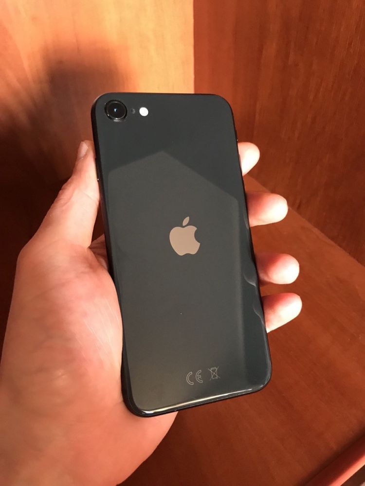 Apple iPhone SE 2020 , 64gb (2 чохла, 4 стікла)