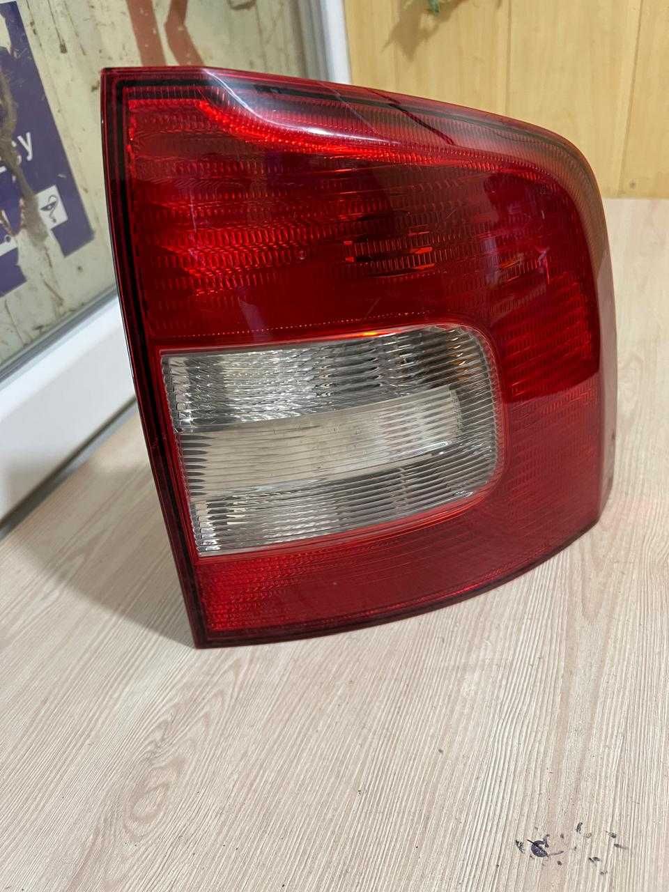 Фонар ліхтар правий Skoda Octavia A5 Kombi 2009-2013  Шкода Октавіа А5