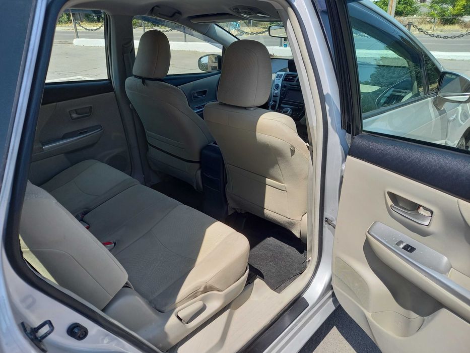 Toyota Prius V универсал 2014