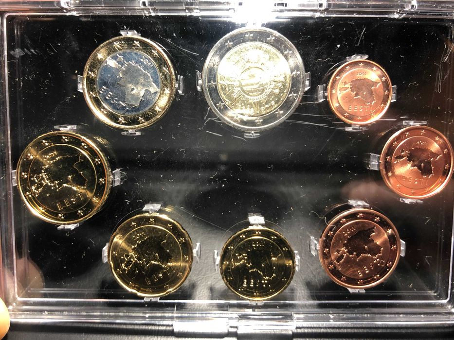 Set Anual Estónia 2011 UNC com Estojo-Inclui 2€ 10Anos Circulação Euro