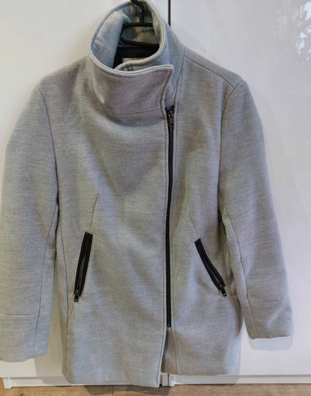 Płaszcz firmy Bershka rozm. M