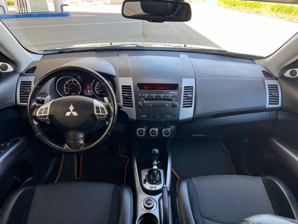 Mitsubishi Outlander XL ДИЗЕЛЬ АВТОМАТ 7 мест (Митсубиши Аутлендер)