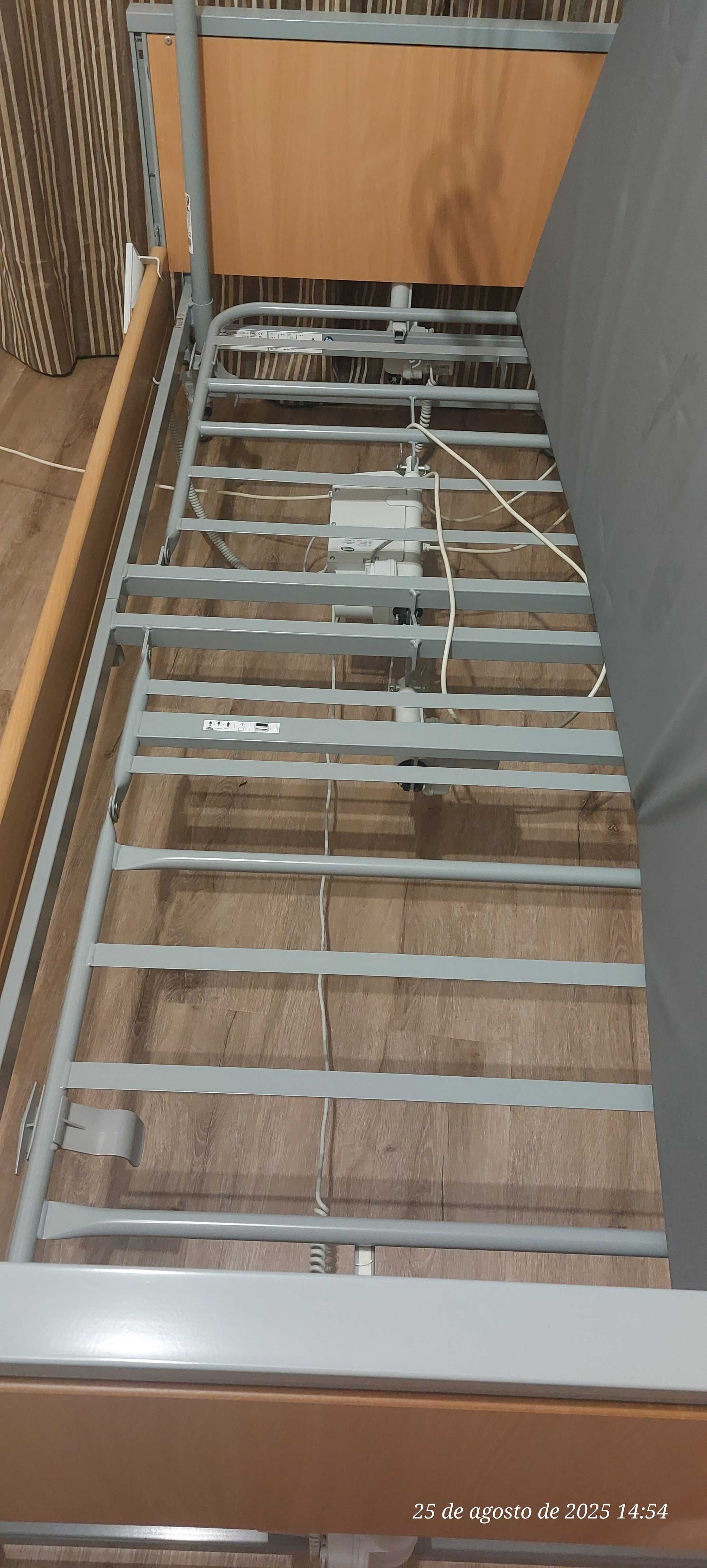 Cama articulada elétrica Invacare