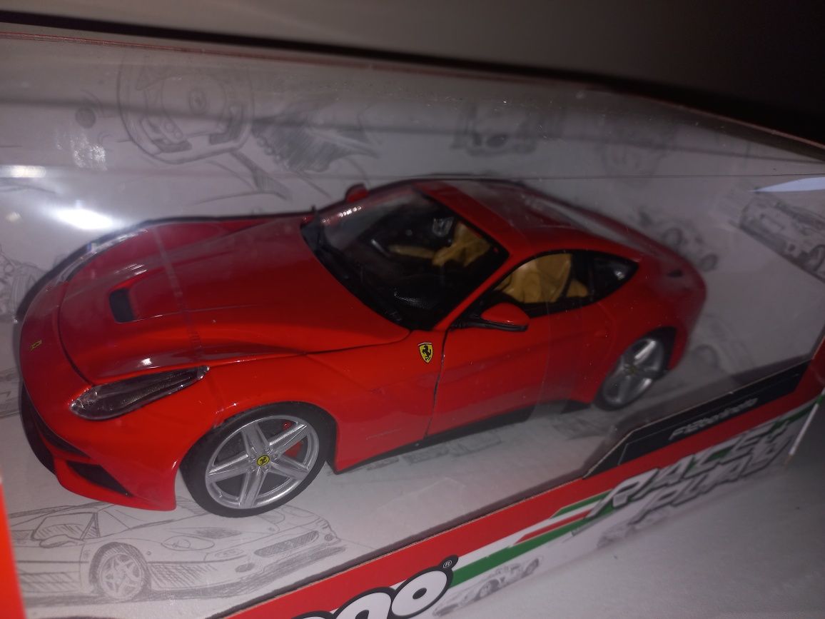 Bburago Ferrari F12 berlinetta,skala 1:24