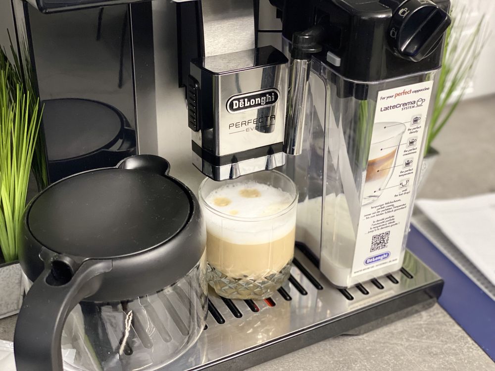 Кофемашина Delonghi Perfecta evo 2024р. Кофеварка Кавоварка