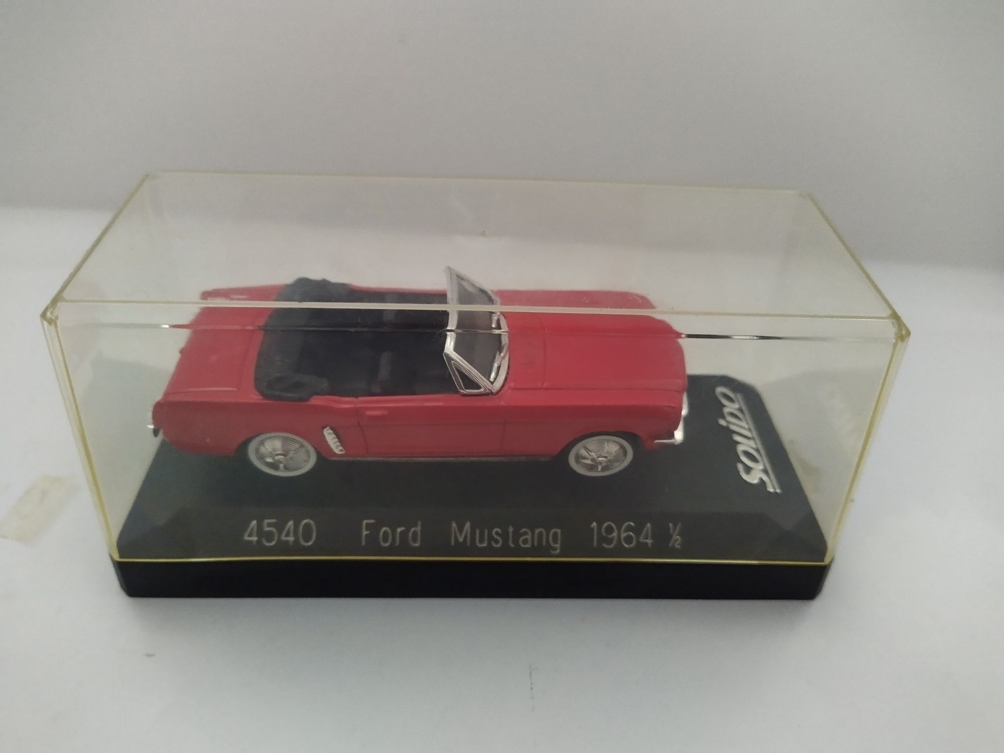 Ford Mustang cabrio Solido Skala 1:43