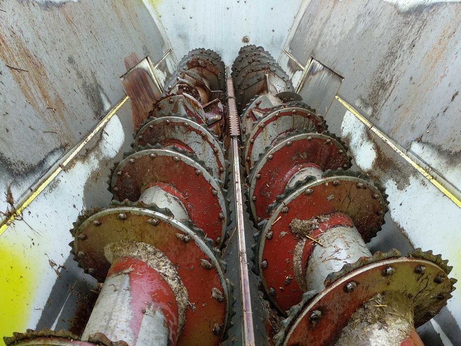 Wóz paszowy, paszowóz Storti Akita DS120