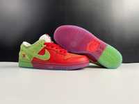 Nike SB Dunk Strawberry Cough