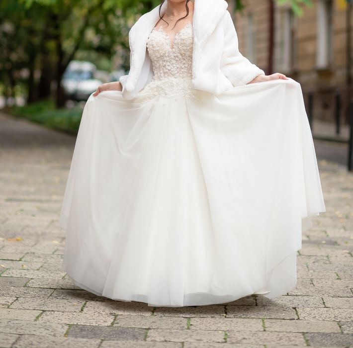 Оренда,продаж Весільне плаття молочного кольору