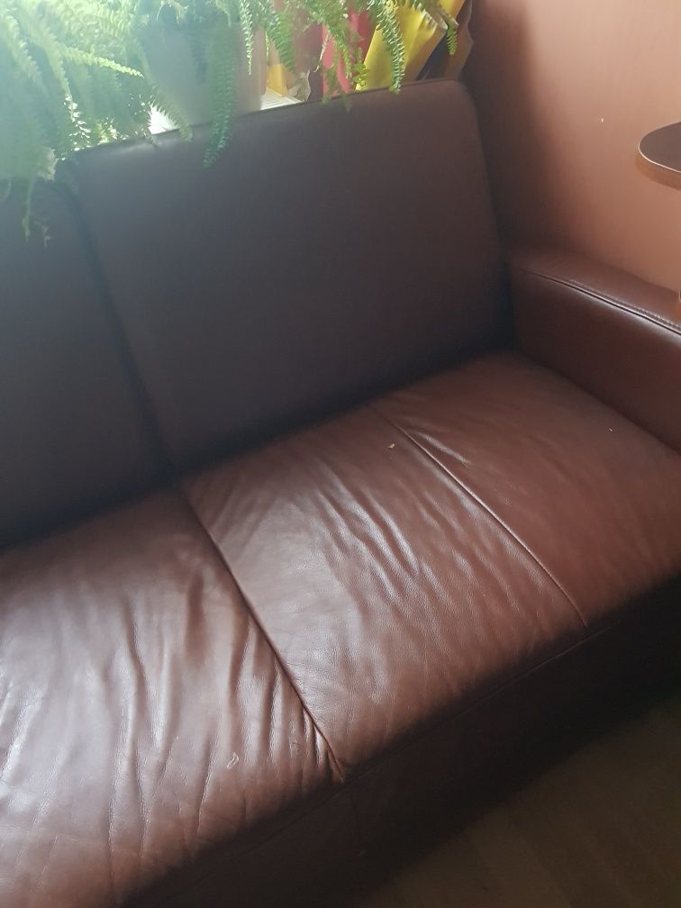 Ładna zgrabna kanapa narożna
