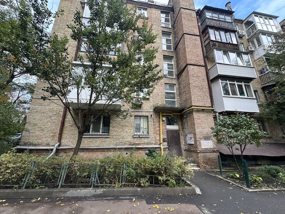 Продам 1 к кв в сталінці  Багговутівська Центр Світло не вимикають!