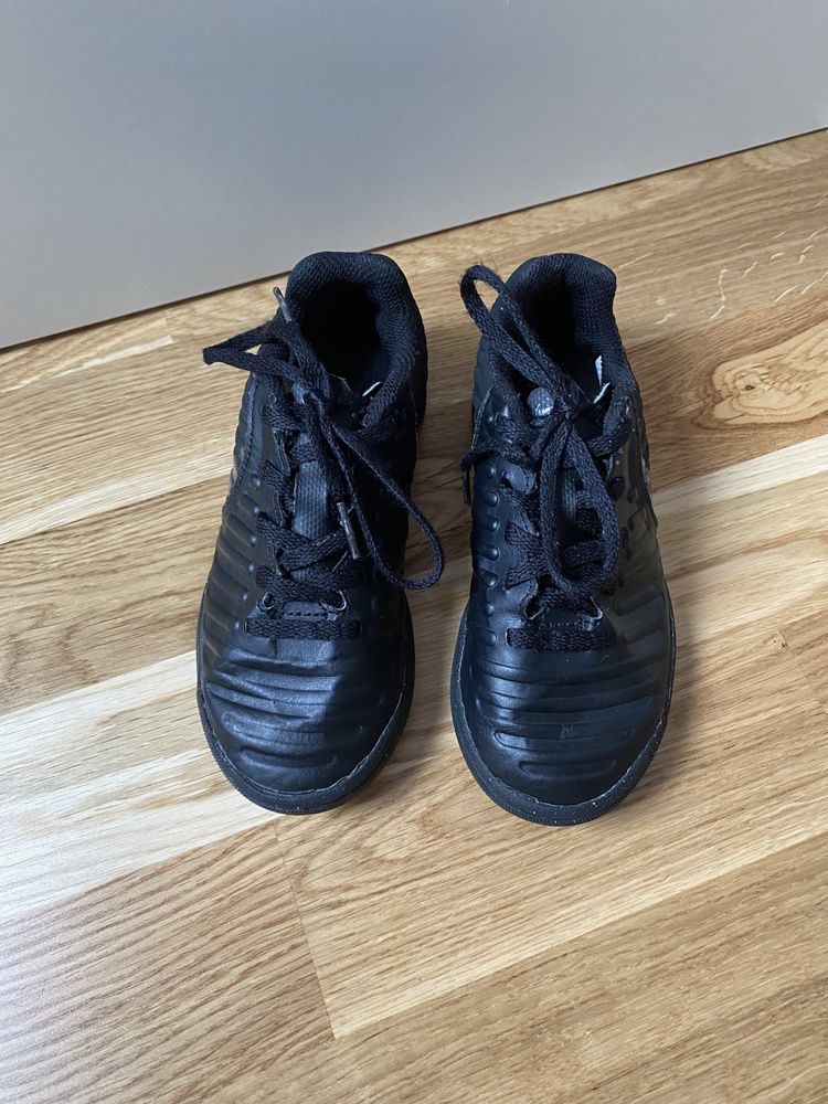 Buty piłkarskie halówki r. 28,5 Nike Tiempo