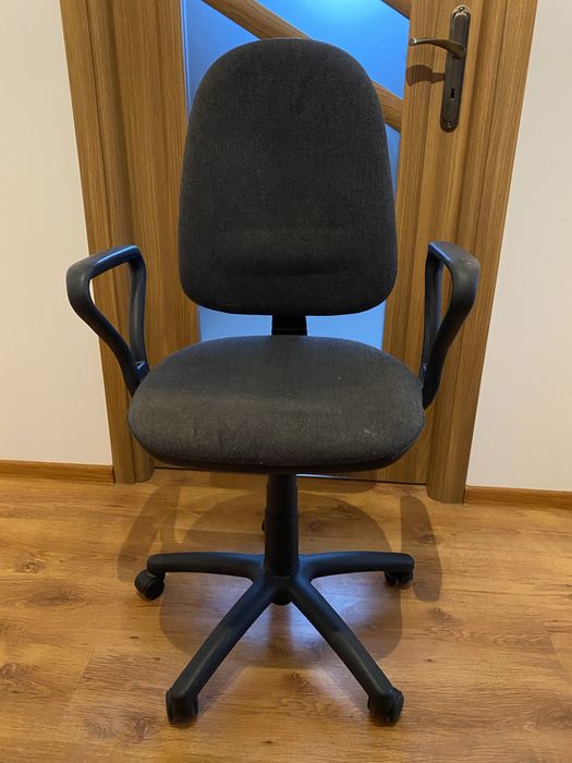 Krzesło obrotowe czarne