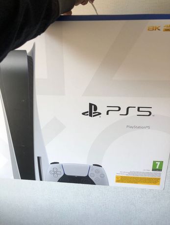 Sony Playstation 5 нераспечатанная + 2 геймпада + 2 игры