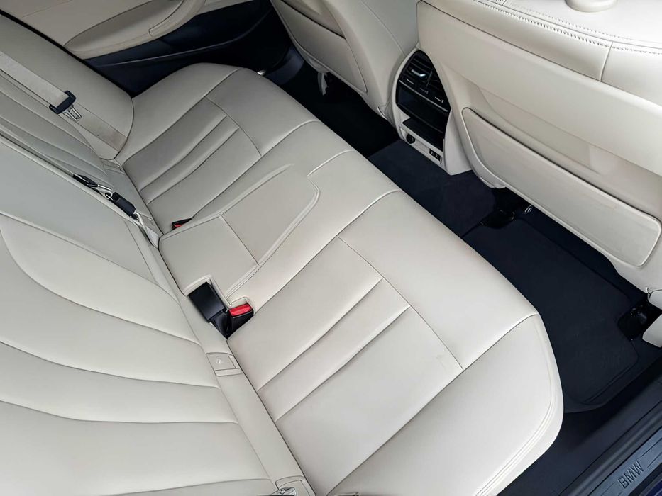 BMW 5 Series      2020