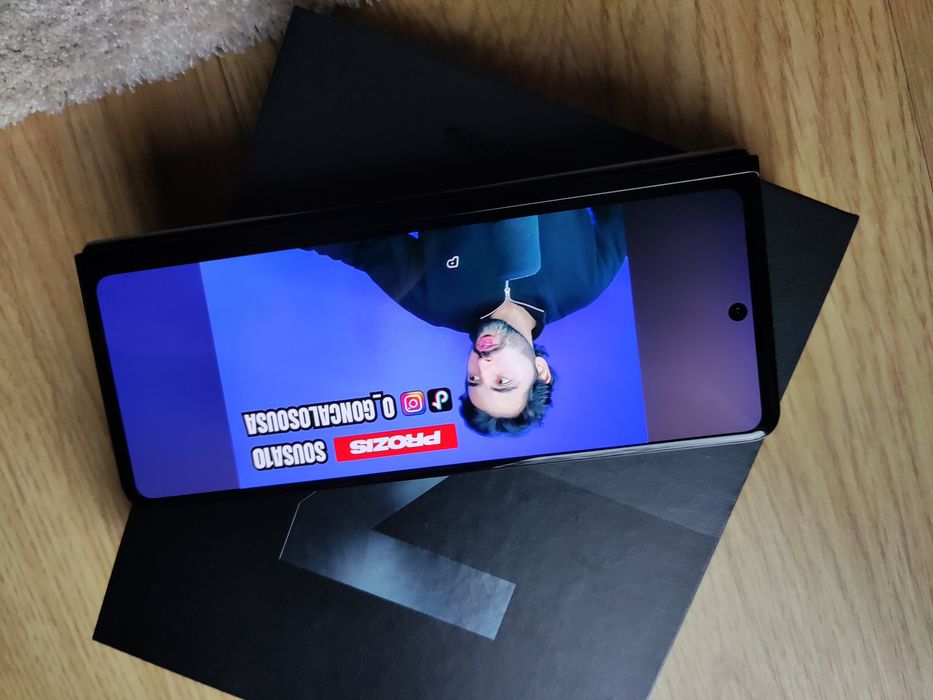 Samsung Z Fold 3 - 12GB / 512GB