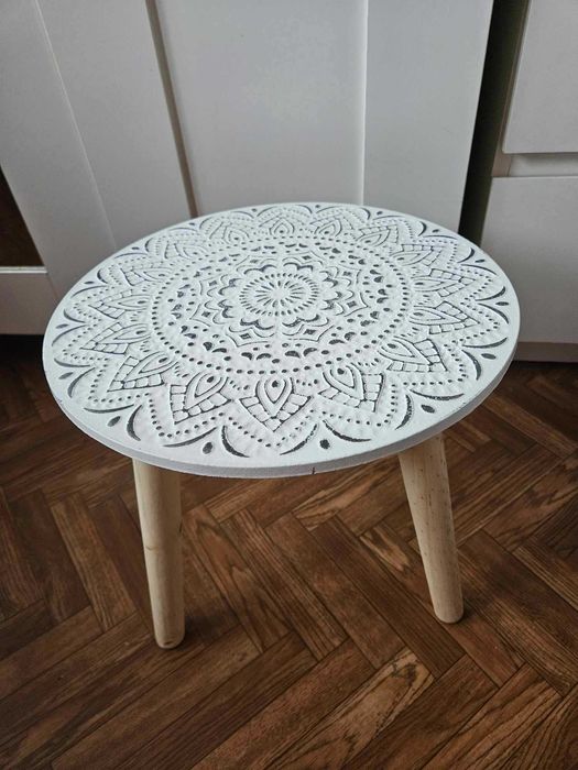 Ażurowy stojak stolik na kwiaty dekoracyjny do salonu wystrój boho