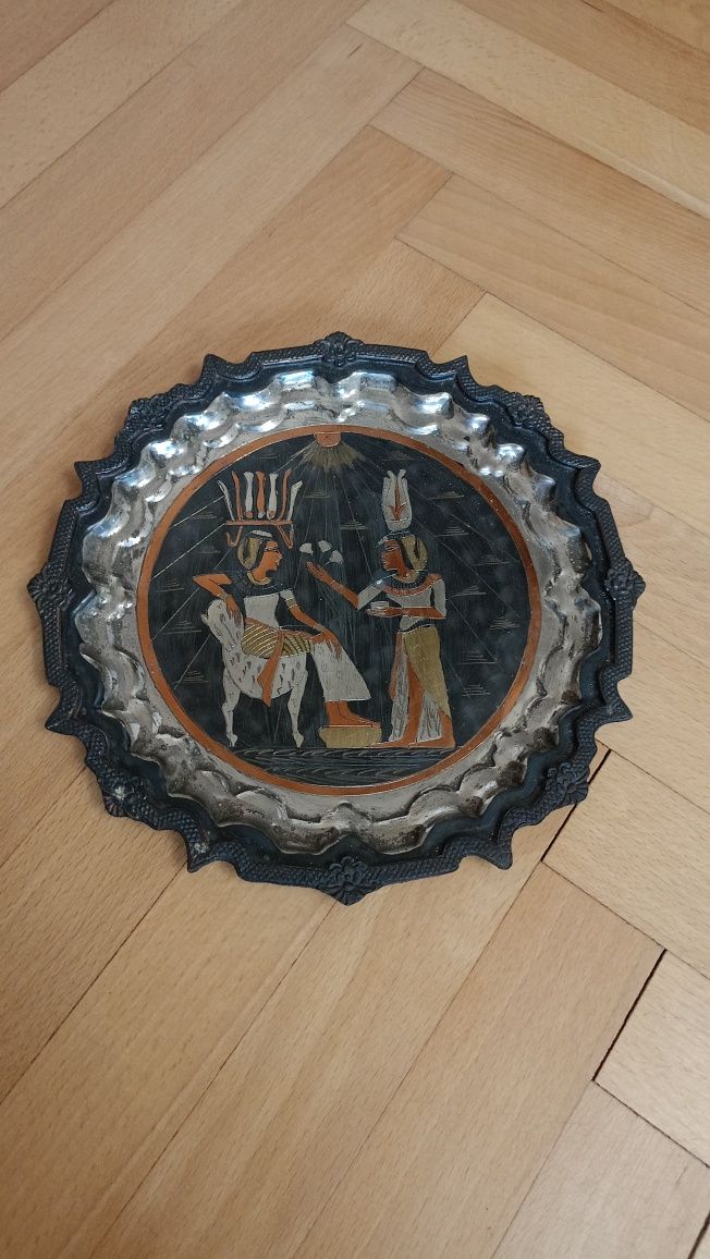 Komplet metalowych, ozdobnych talerzy z Egiptu