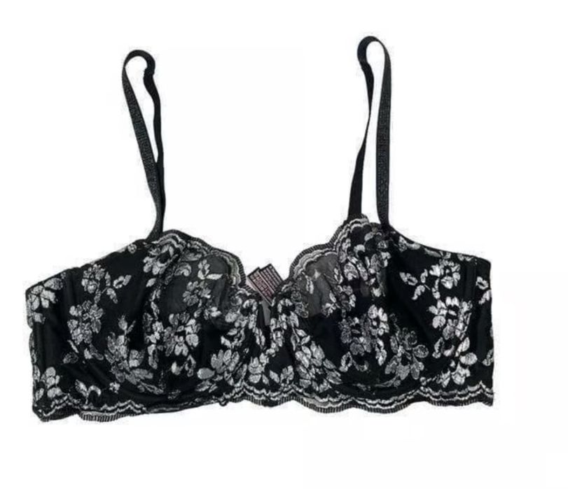 Бюстгальтери Victoria Secret