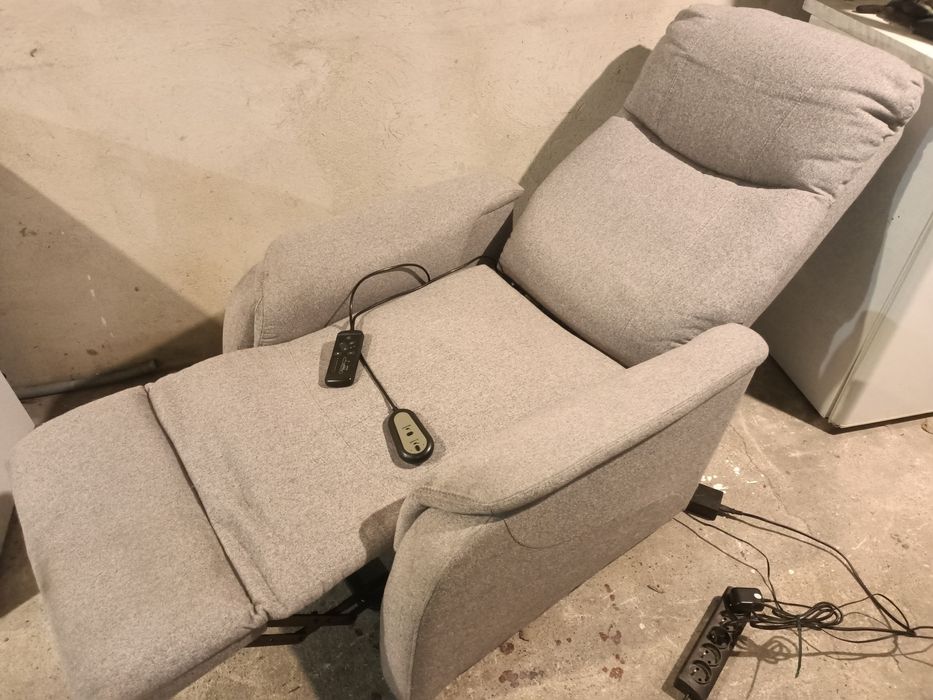 Fotel relaksujący z masażerem