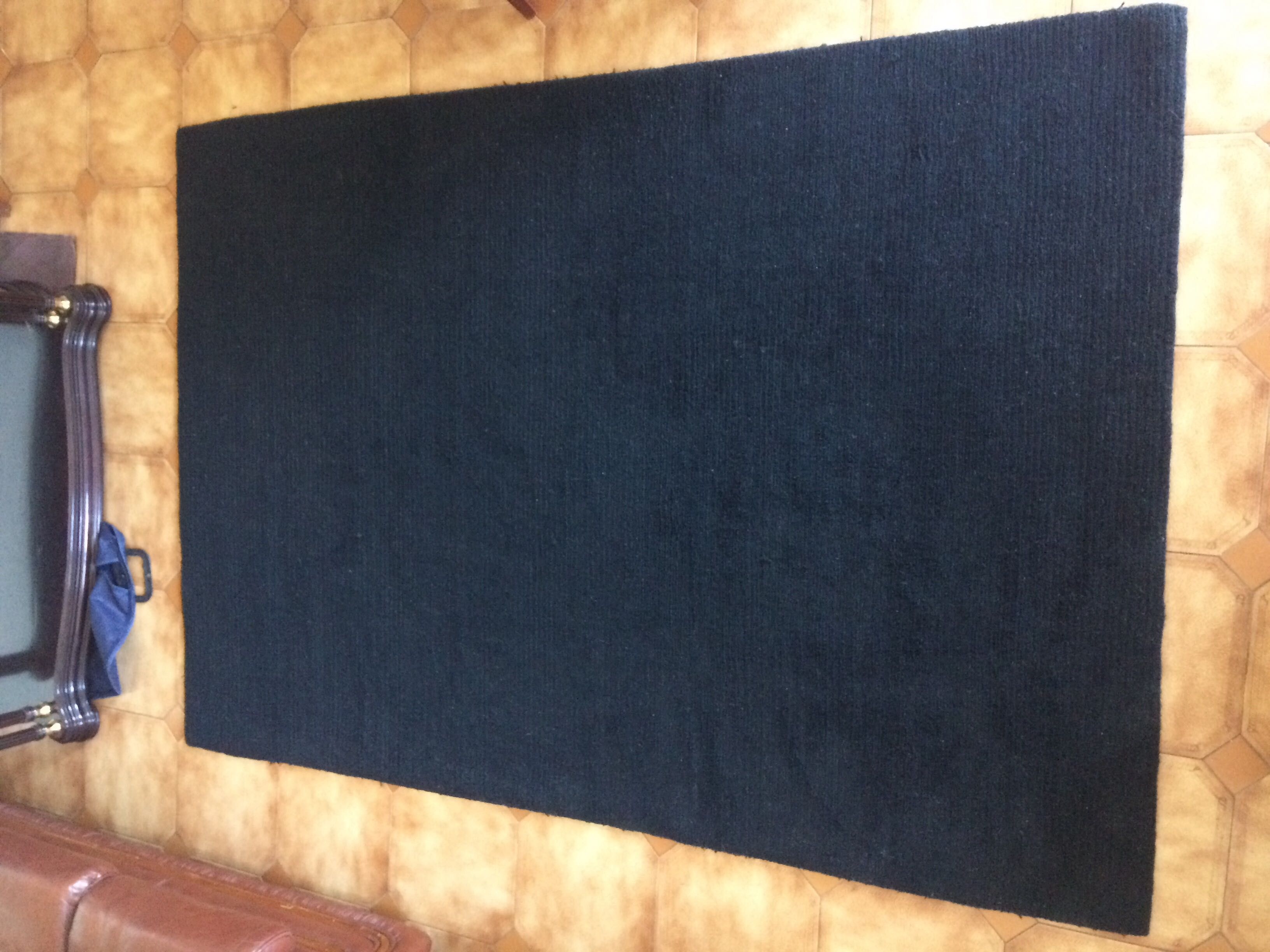 Novo tapete preto 200x140 pelo curto