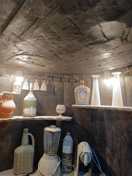 Bar e garrafeira em pipo enorme