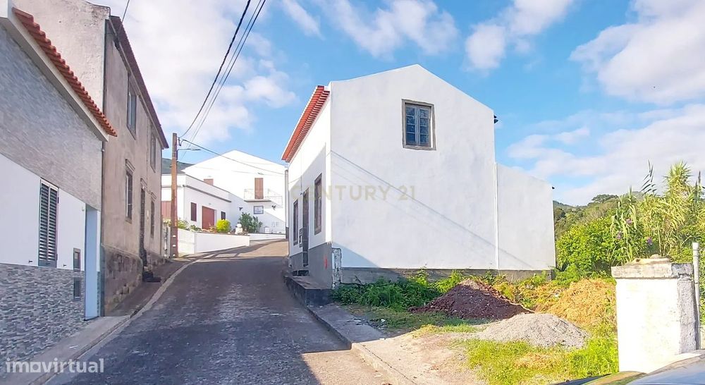 Casa em Ribeira Chã, Lagoa, Ilha de São Miguel - Oportunidade de Renov