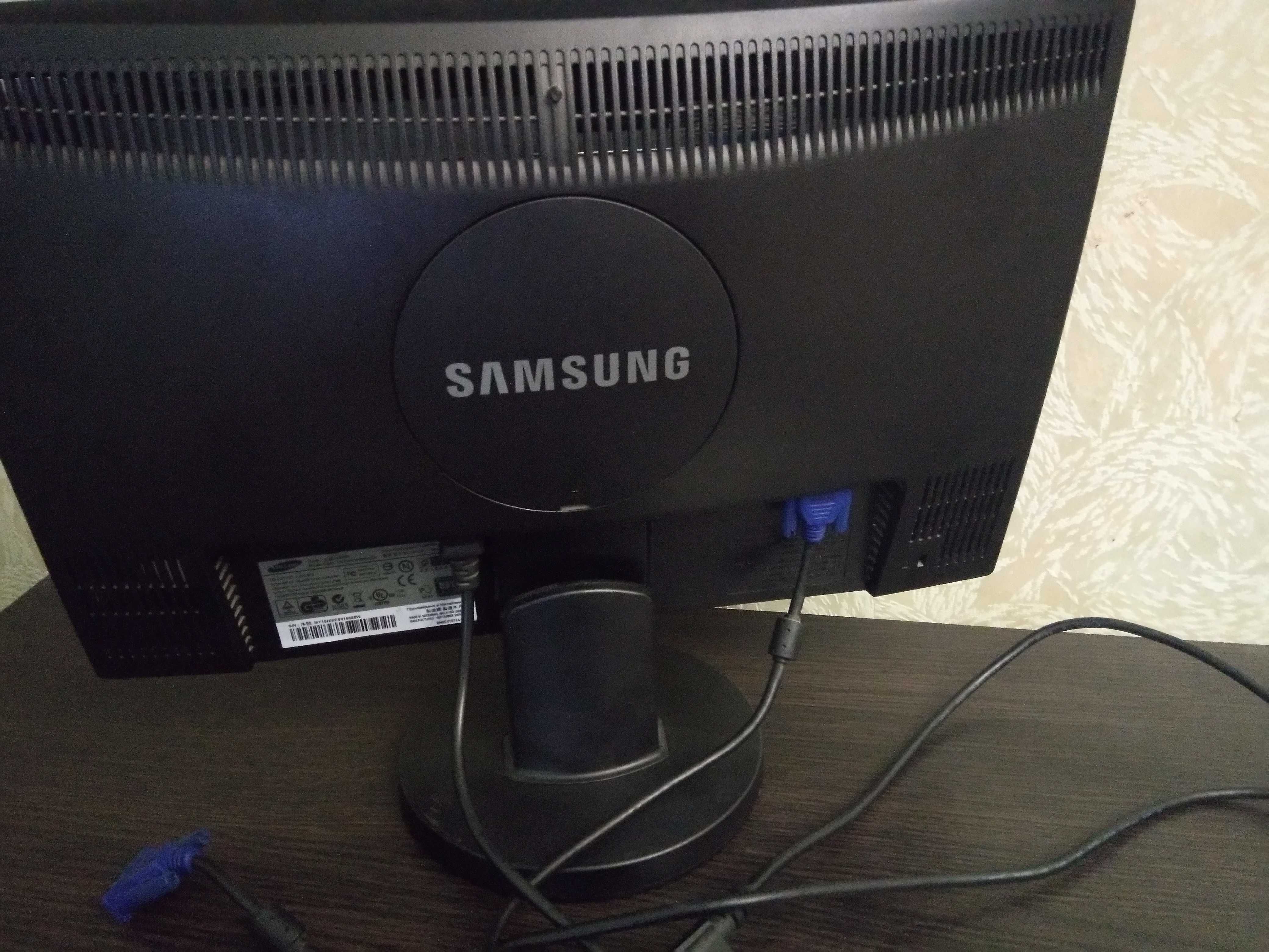 Монитор Samsung SyncMaster 943SN LS19MYYKBBA/EN