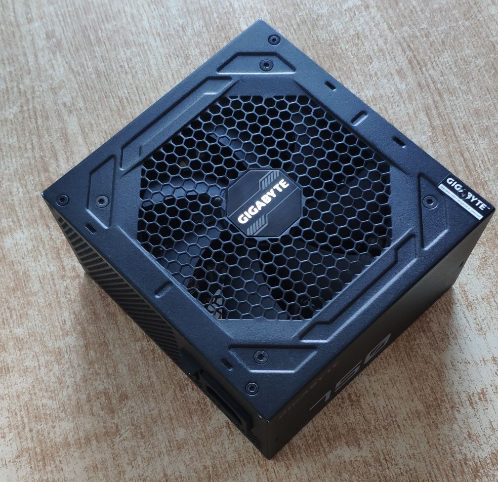 Блок живлення GIGABYTE 750W (GP-P750GM)
