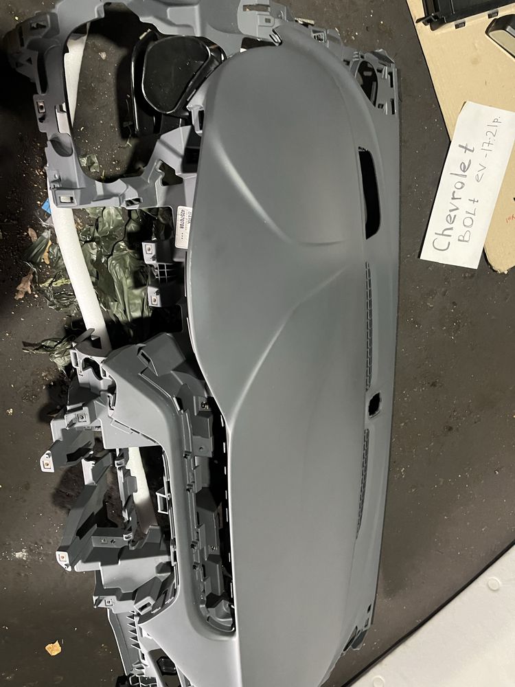 Торпеда Chevrolet bolt ev 17-21 з подушкою